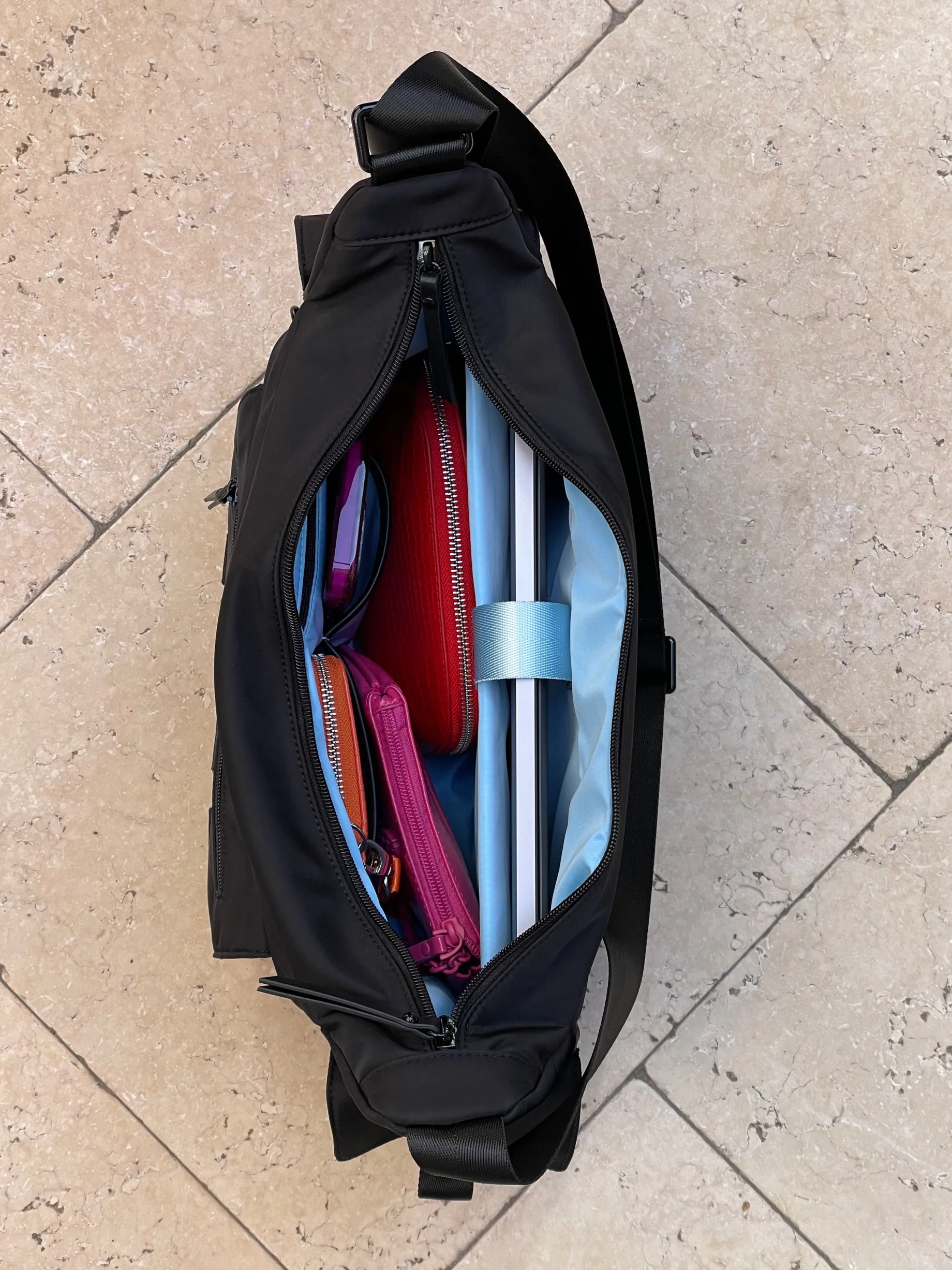 Shingo Laptop Bag - Black / Sky Blue