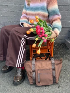 Skutty Flap Small Tote - Choc